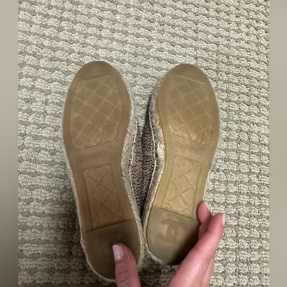 CHANEL METALLIC TWEED BEIGE/BLACK ESPADRILLE FLATS. SIZE 36. - Picture 5 of 5